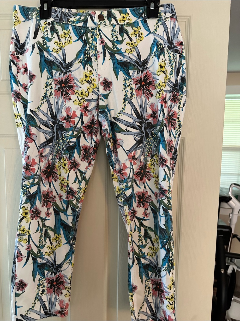HUE White Floral Leggings with Teal, Green & Pink Accents